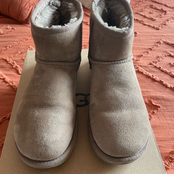 ❌SOLD❌ Women’s UGG Classic Mini II Boots in Caribou Size 8 - Picture 8 of 9